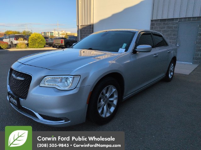 Used 2019 Chrysler 300 Touring RWD image 7