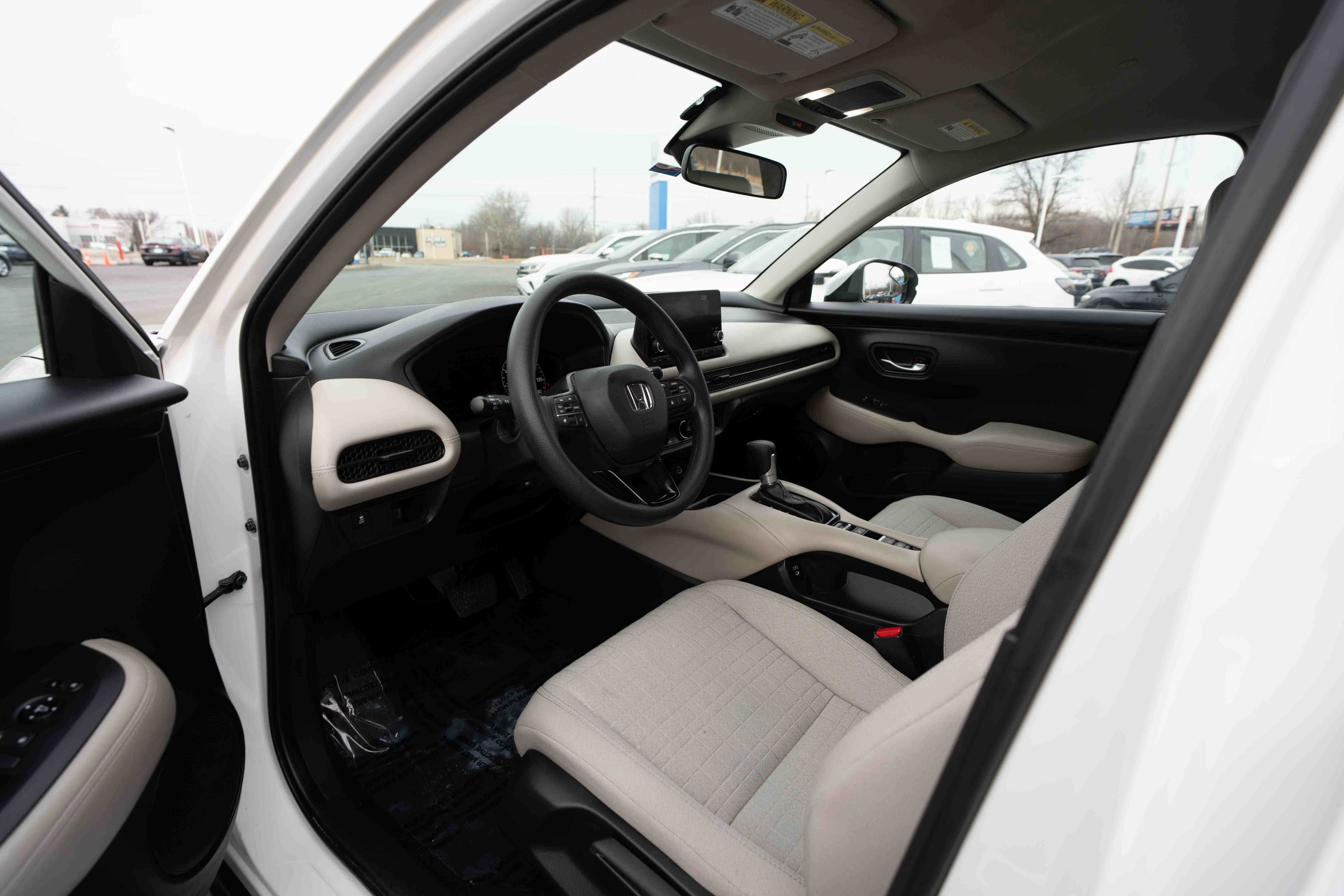 Used 2025 Honda HR-V LX image 8