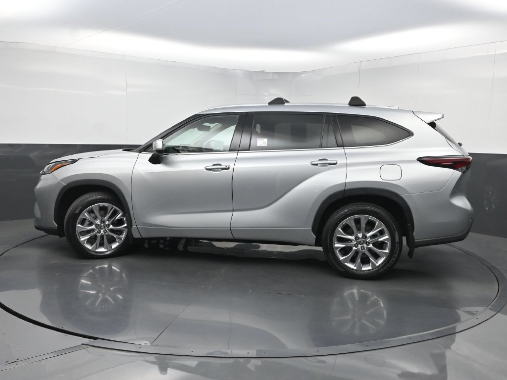Used 2024 Toyota Highlander Limited AWD/4WD image 45