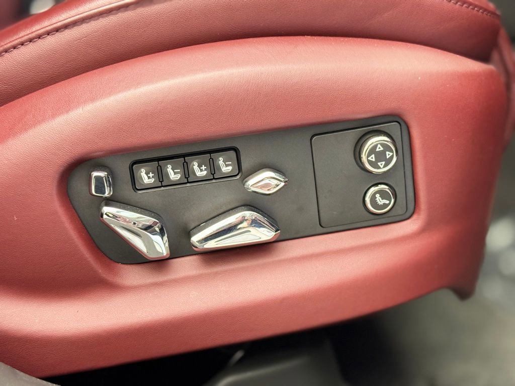 Used 2020 Bentley Flying Spur W12 image 39