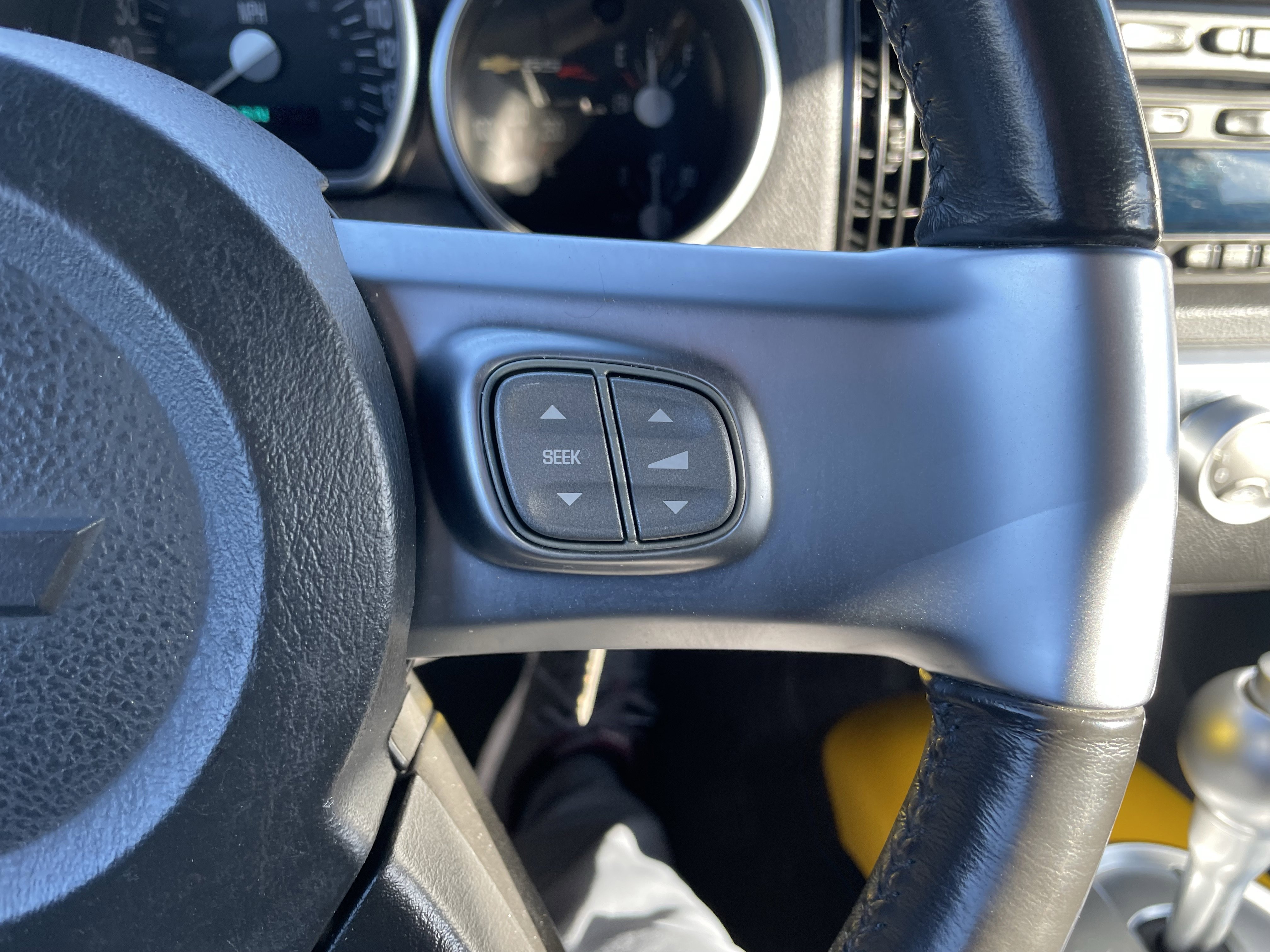 Used 2003 Chevrolet SSR w/ Preferred Equipment Group RWD image 15