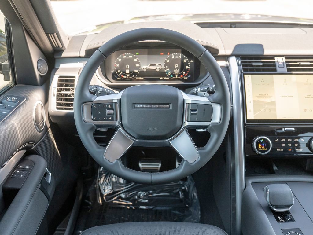 New 2025 Land Rover Discovery Dynamic SE image 12