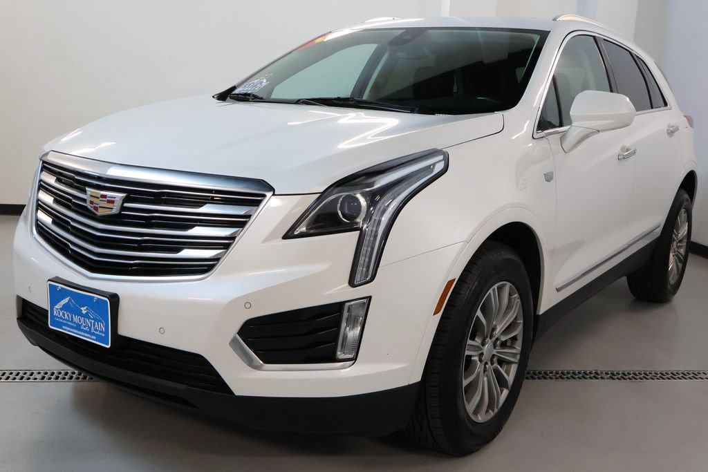 Used 2018 Cadillac XT5 Luxury w/ Driver Awareness Package AWD/4WD image 3