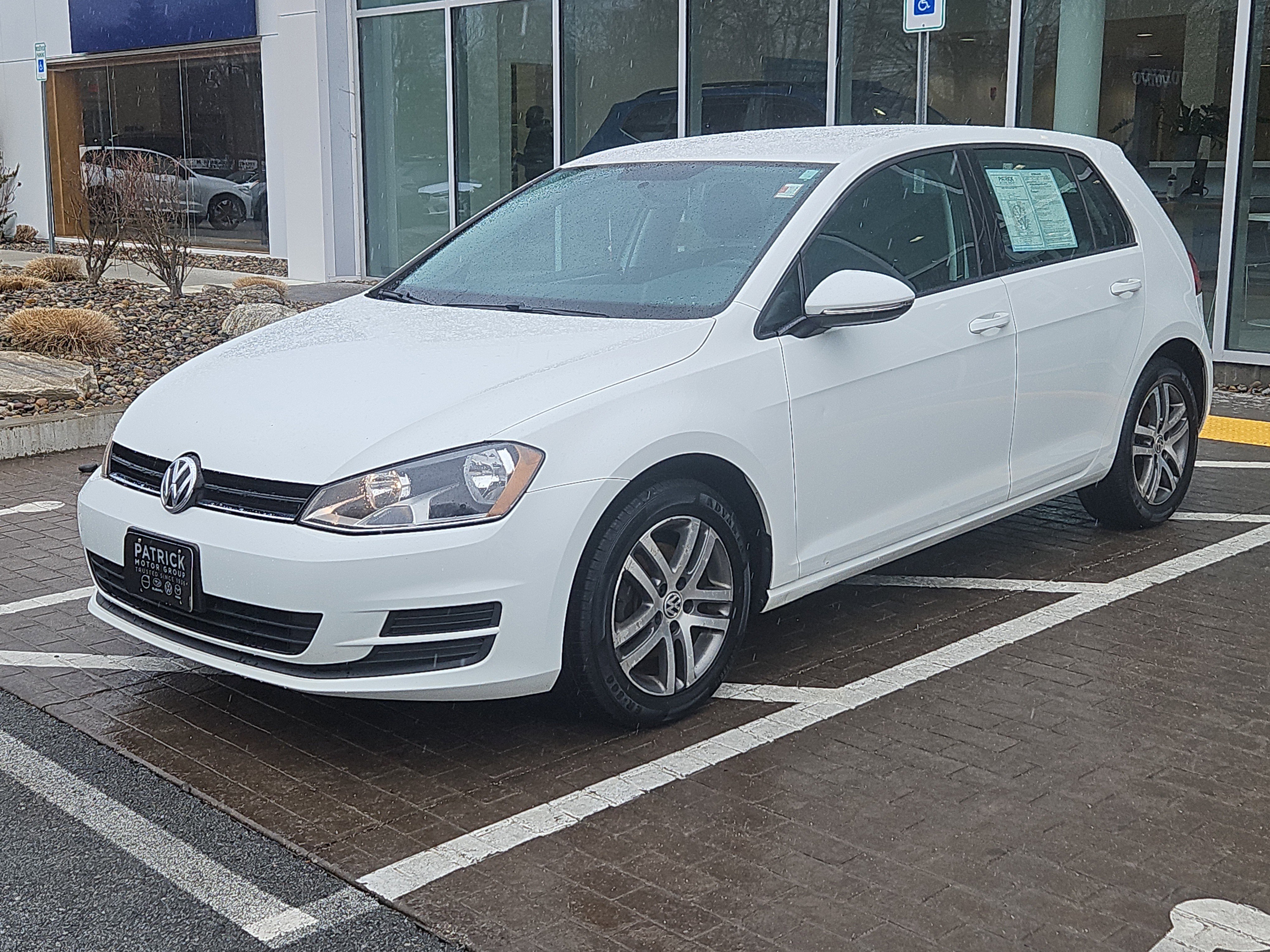 Used 2016 Volkswagen Golf S image 18