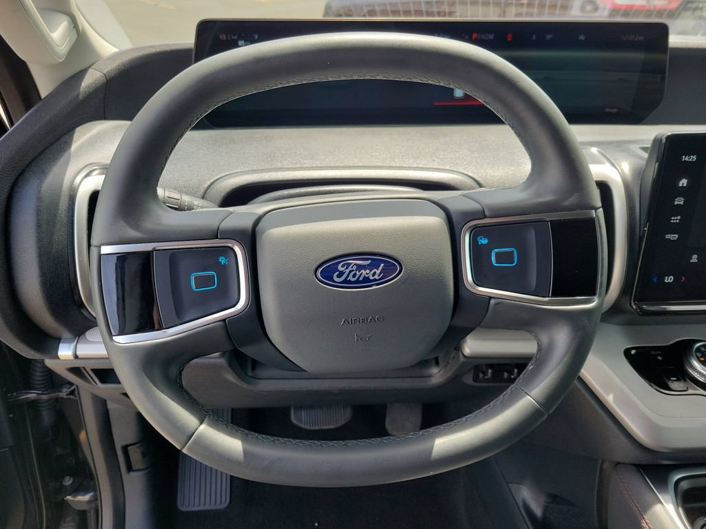Used 2025 Ford Expedition Active RWD image 26