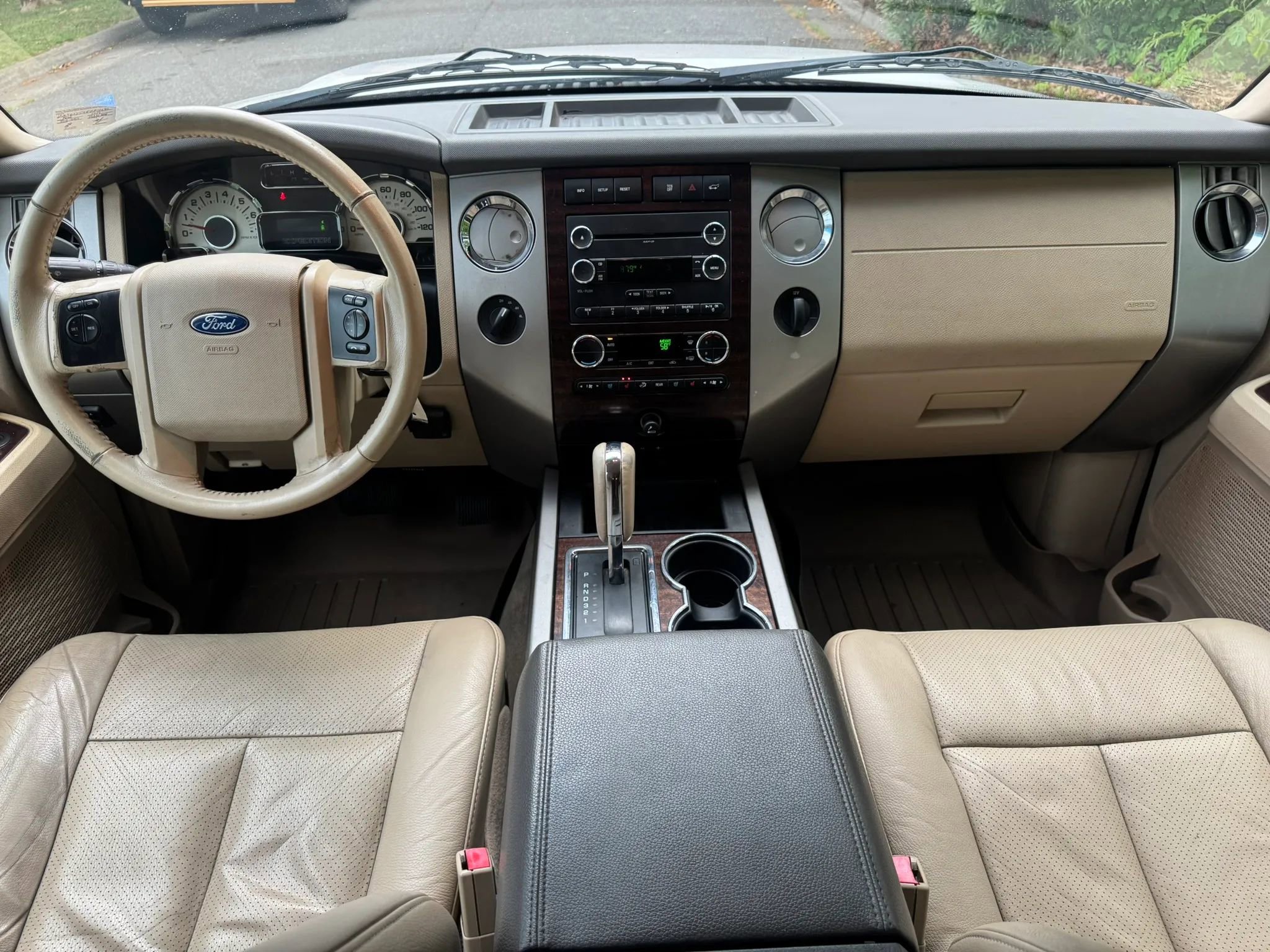 Used 2014 Ford Expedition XLT w/ Equipment Group 202A AWD/4WD image 14