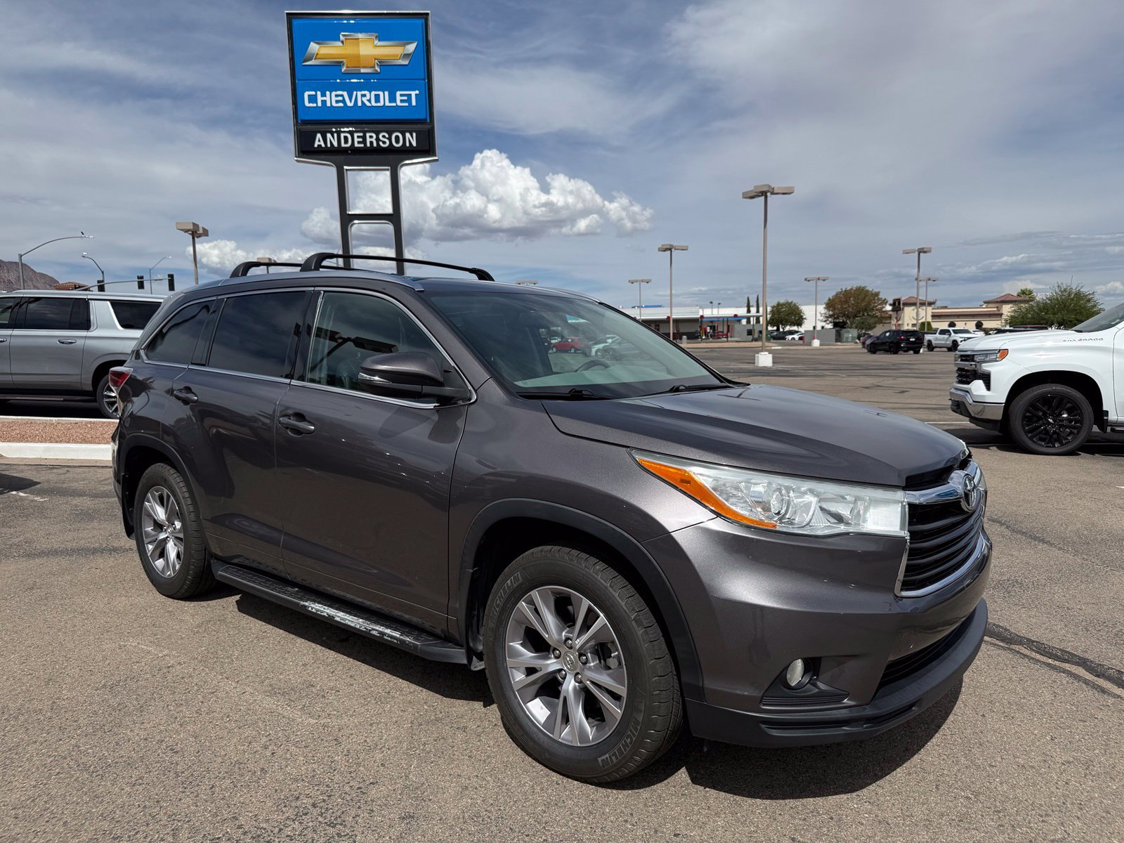 Used 2014 Toyota Highlander XLE AWD/4WD image 3
