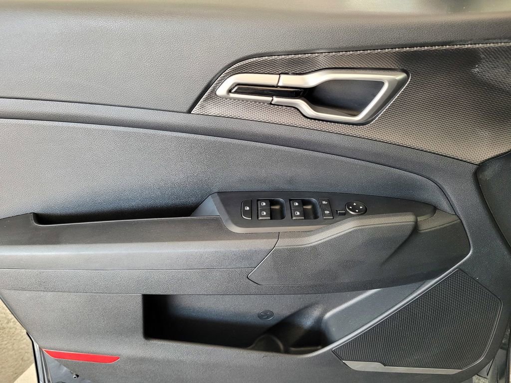 Used 2025 Kia Sportage LX image 22