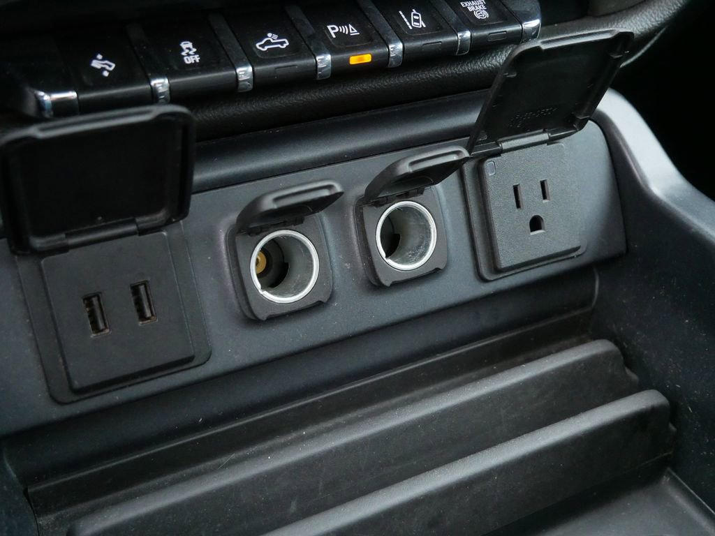 Used 2017 GMC Sierra 3500 Denali image 29