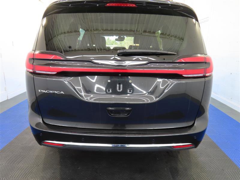 Used 2022 Chrysler Pacifica Limited image 5