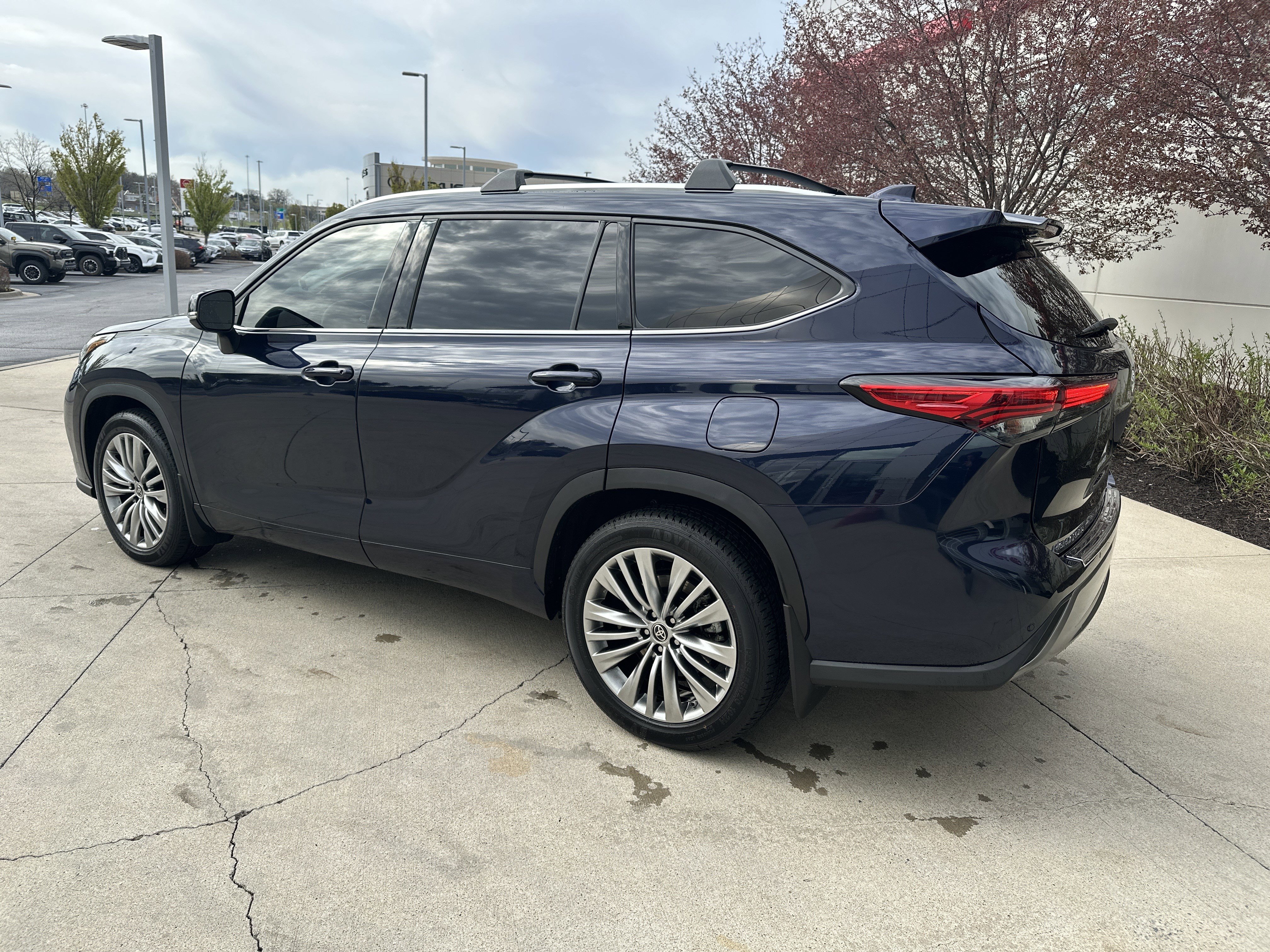 Used 2022 Toyota Highlander Platinum image 9