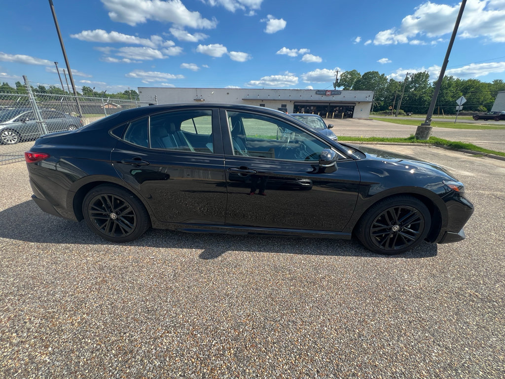 Used 2025 Toyota Camry SE FWD image 10