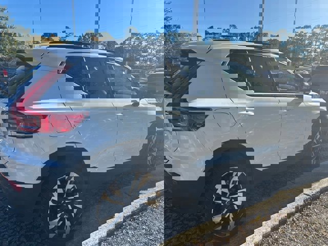 Certified 2024 Volvo XC40 B5 Plus w/ Protection Package Premier image 3