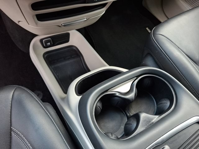 Used 2024 Chrysler Pacifica Touring-L FWD image 30