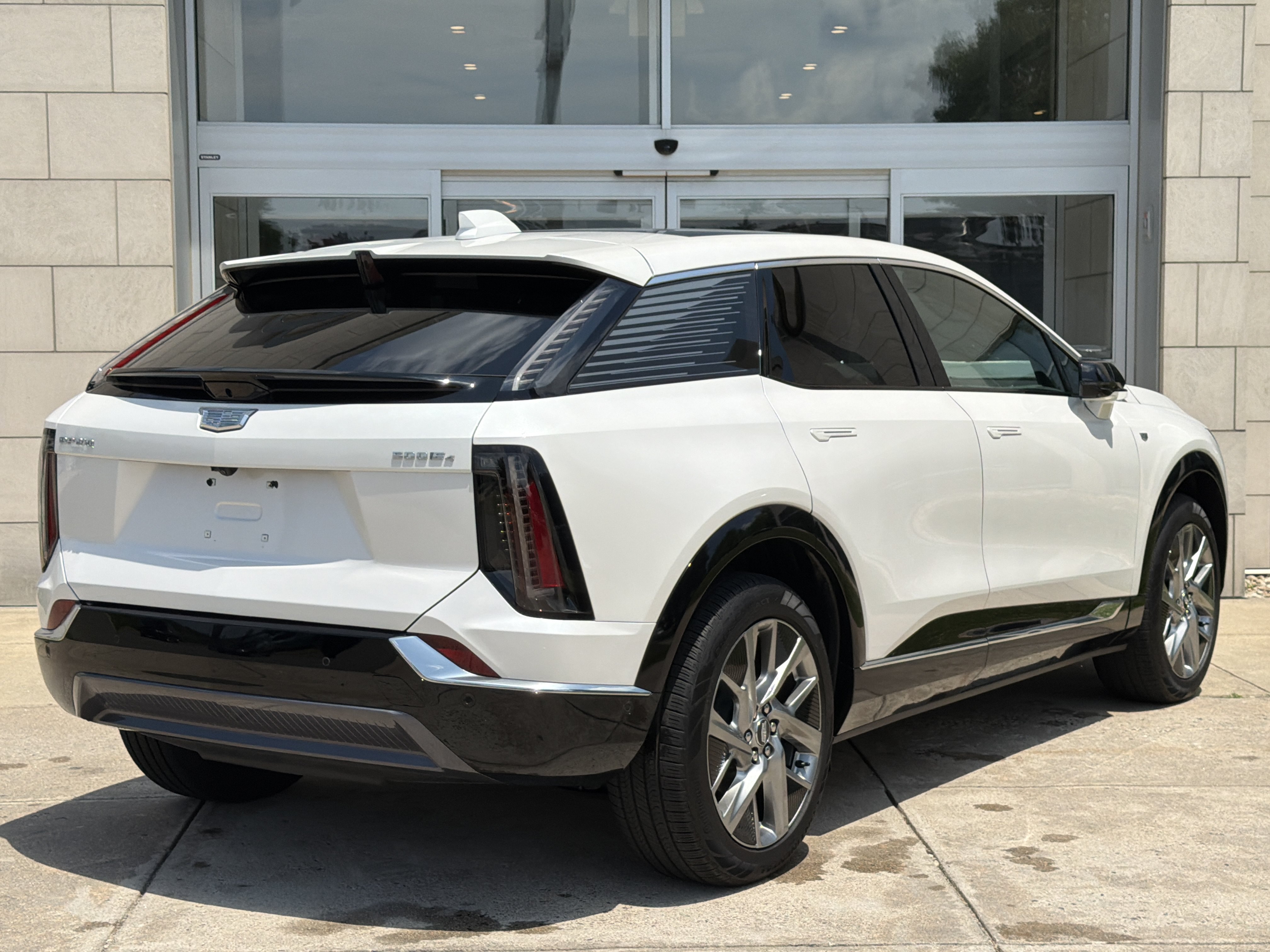 Used 2025 Cadillac Optiq Luxury 1 AWD/4WD image 5