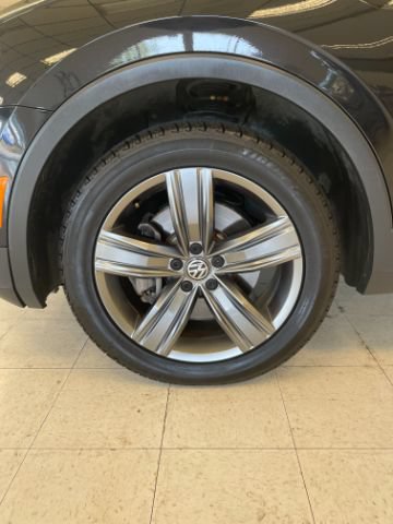 Used 2020 Volkswagen Tiguan SEL FWD image 24
