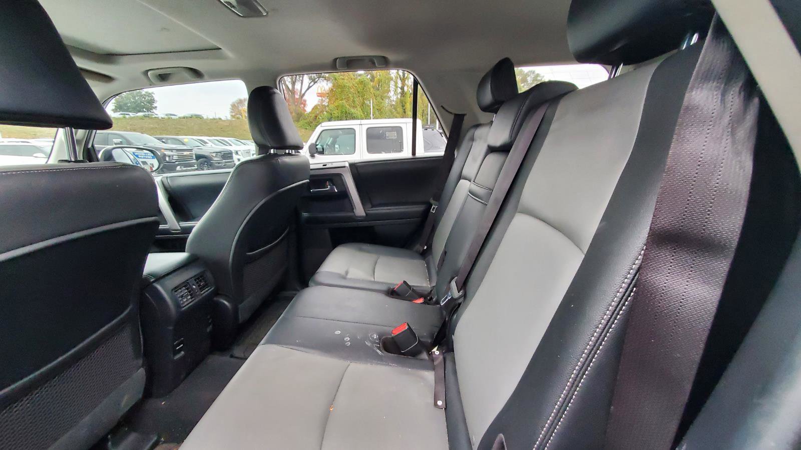 Used 2017 Toyota 4Runner SR5 Premium image 6