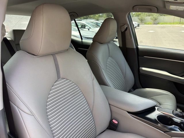 Used 2018 Toyota Camry SE FWD image 16
