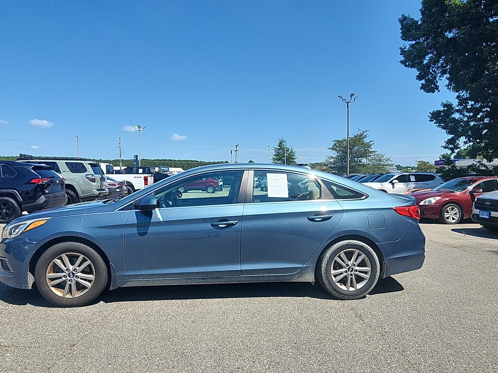 Used 2016 Hyundai Sonata SE FWD image 2