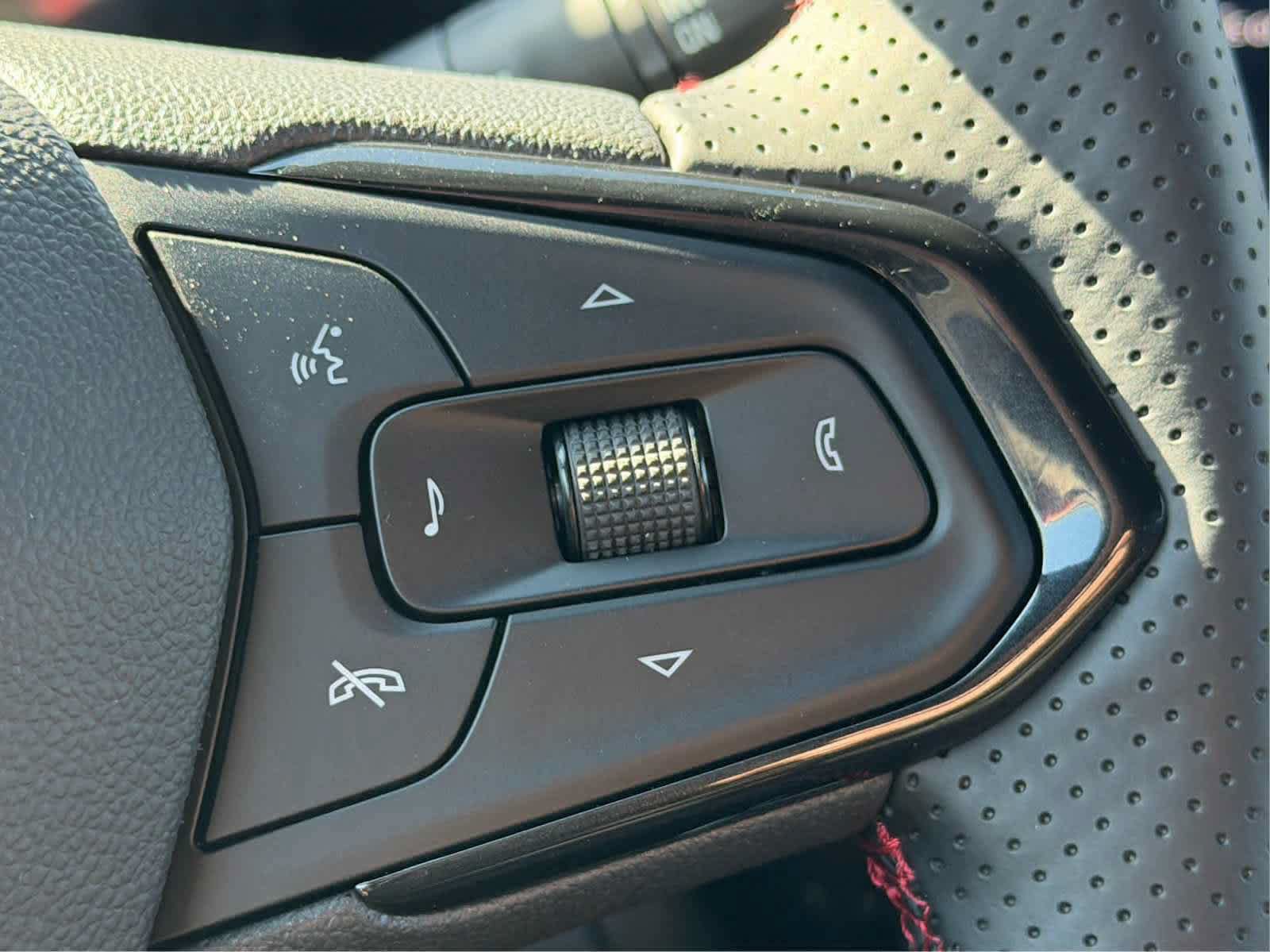 New 2026 Chevrolet Trax RS w/ Sunroof Package FWD image 6