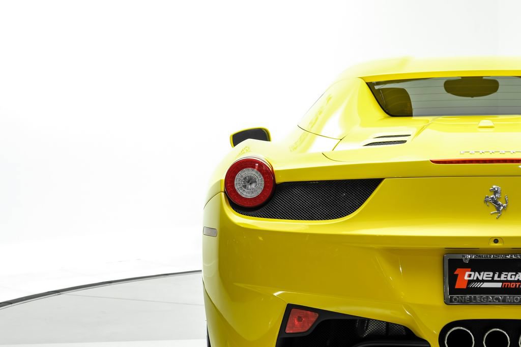 Used 2015 Ferrari 458 Spider RWD image 32