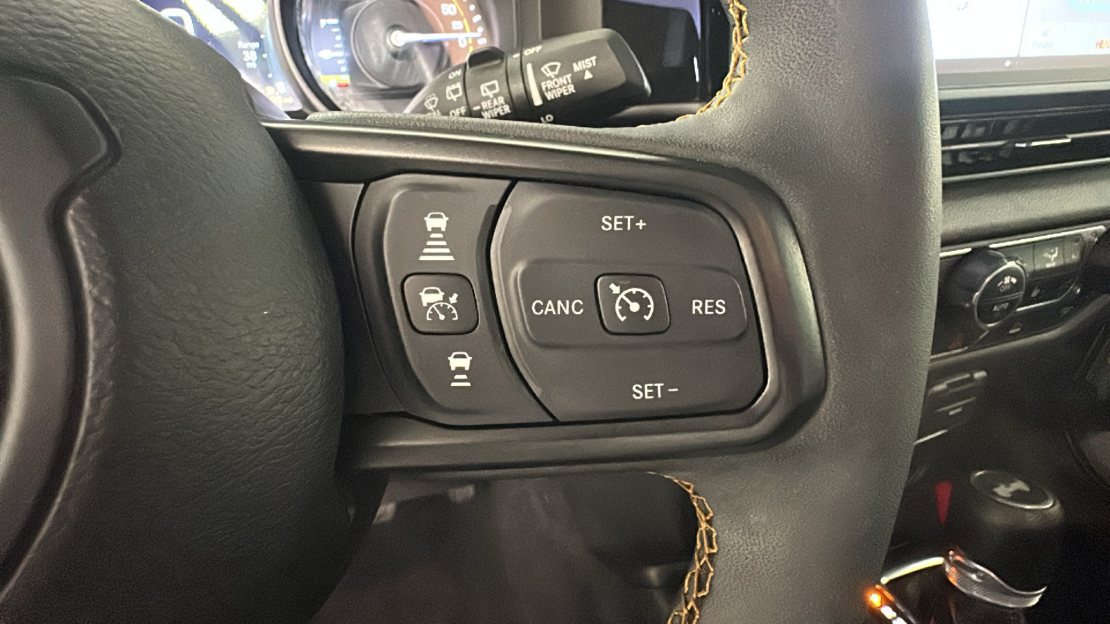 Used 2024 Jeep Wrangler Unlimited w/ Convenience Group AWD/4WD image 20