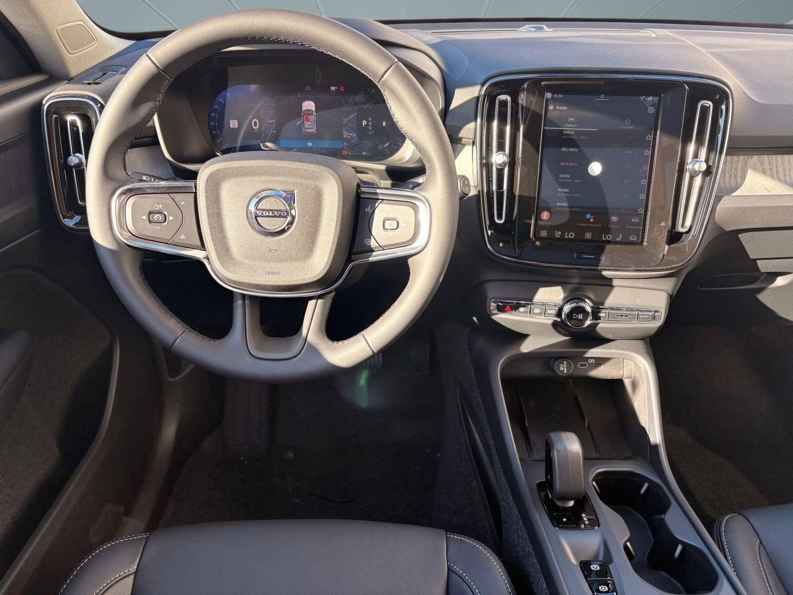 Certified 2026 Volvo XC40 B5 Core w/ Climate Package AWD/4WD image 24