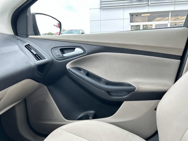 Used 2015 Ford Focus SE FWD image 31