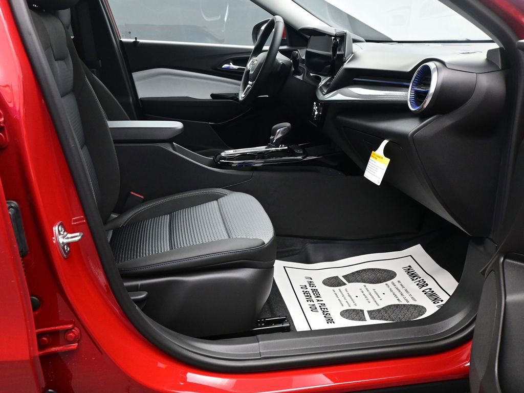 New 2026 Chevrolet Trax LT w/ Sunroof Package image 10