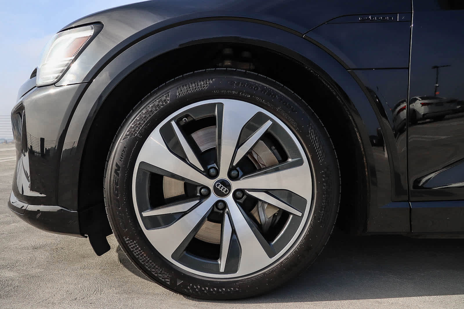 Used 2024 Audi Q8 e-tron Premium image 14