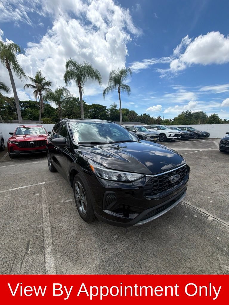 Used 2025 Ford Escape ST-Line FWD image 3