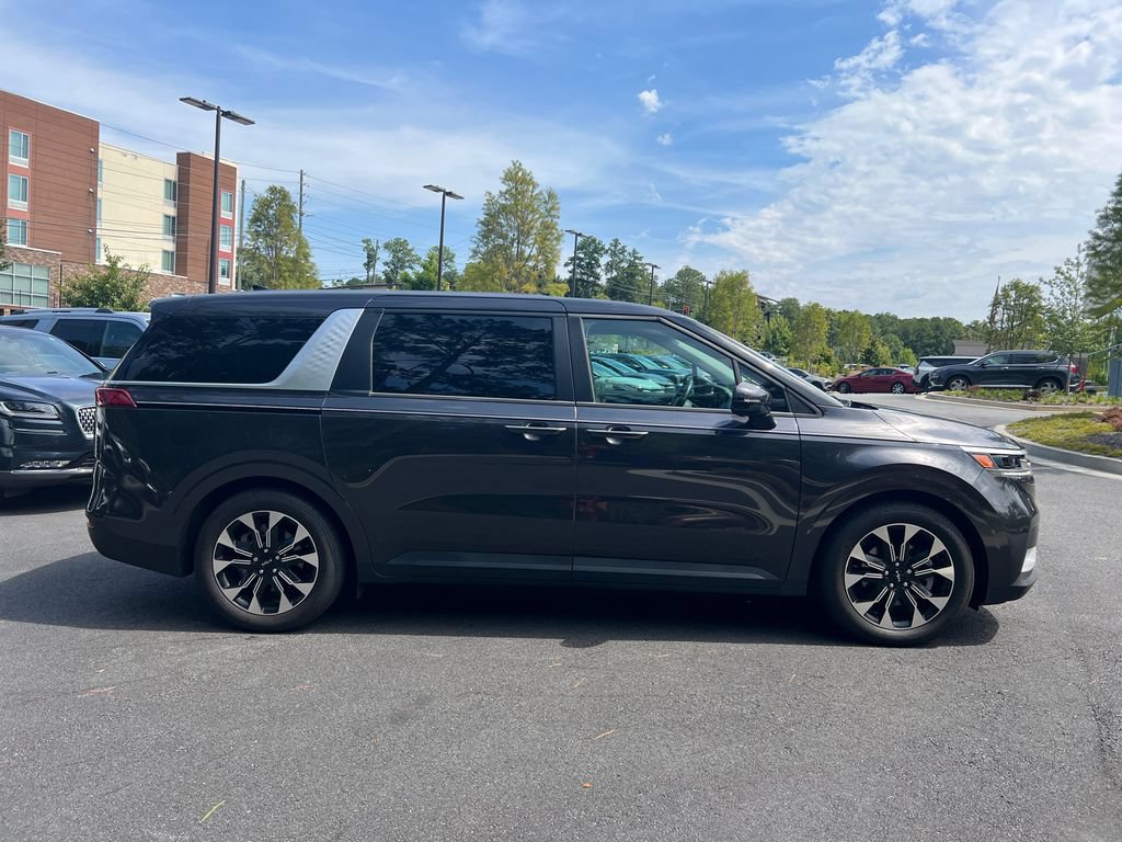 Used 2024 Kia Carnival EX FWD image 8