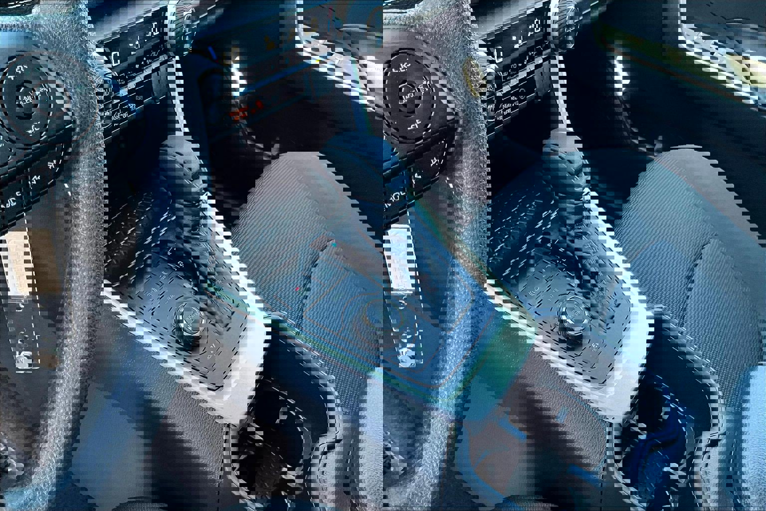 Used 2022 Toyota RAV4 LE image 16