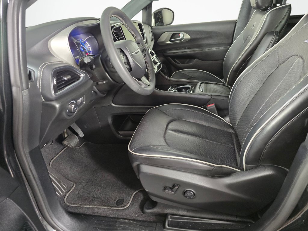 Used 2023 Chrysler Pacifica Limited w/ Uconnect Theater Family Group FWD image 21