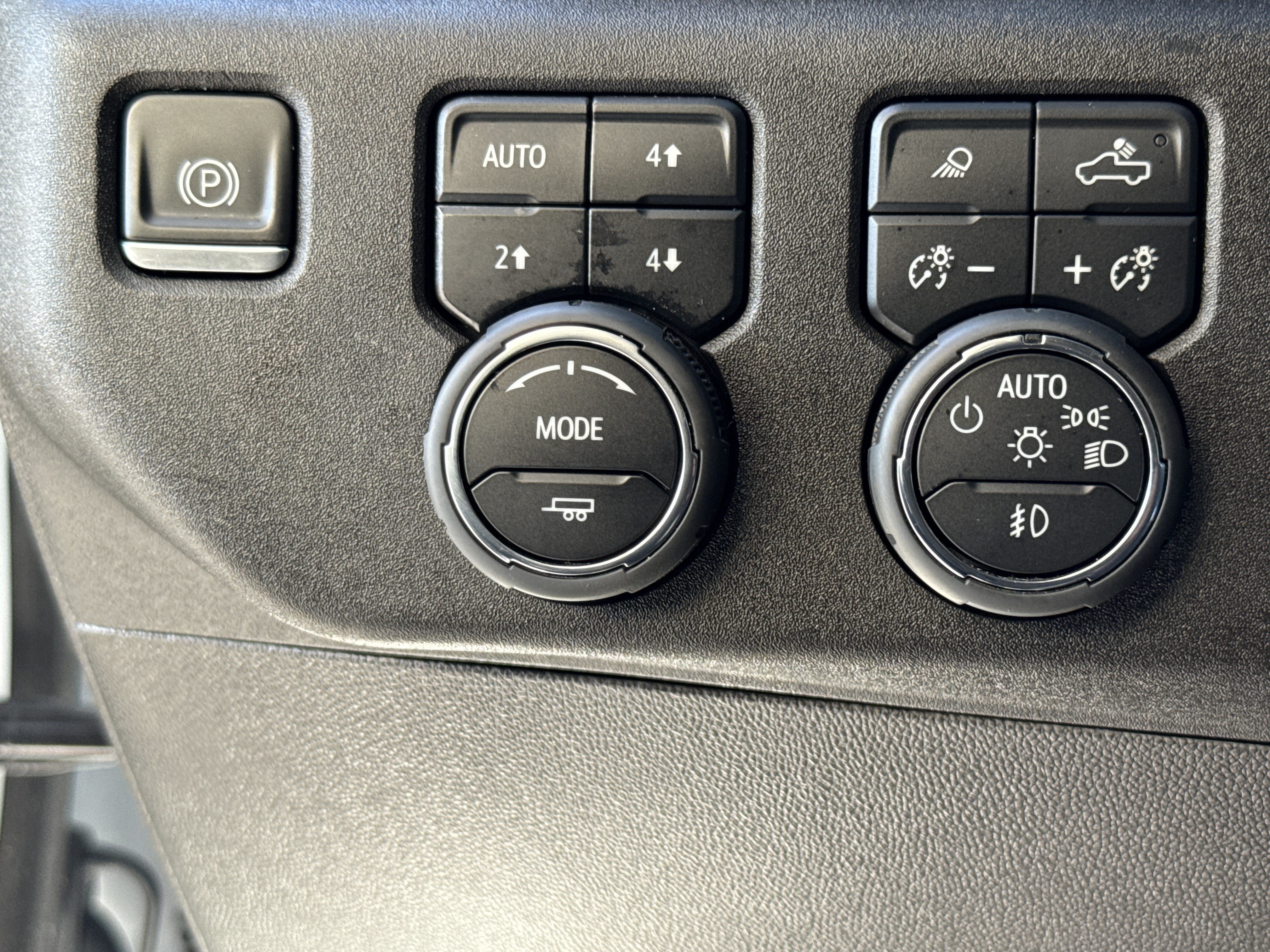Used 2024 Chevrolet Silverado 2500 LTZ AWD/4WD image 19