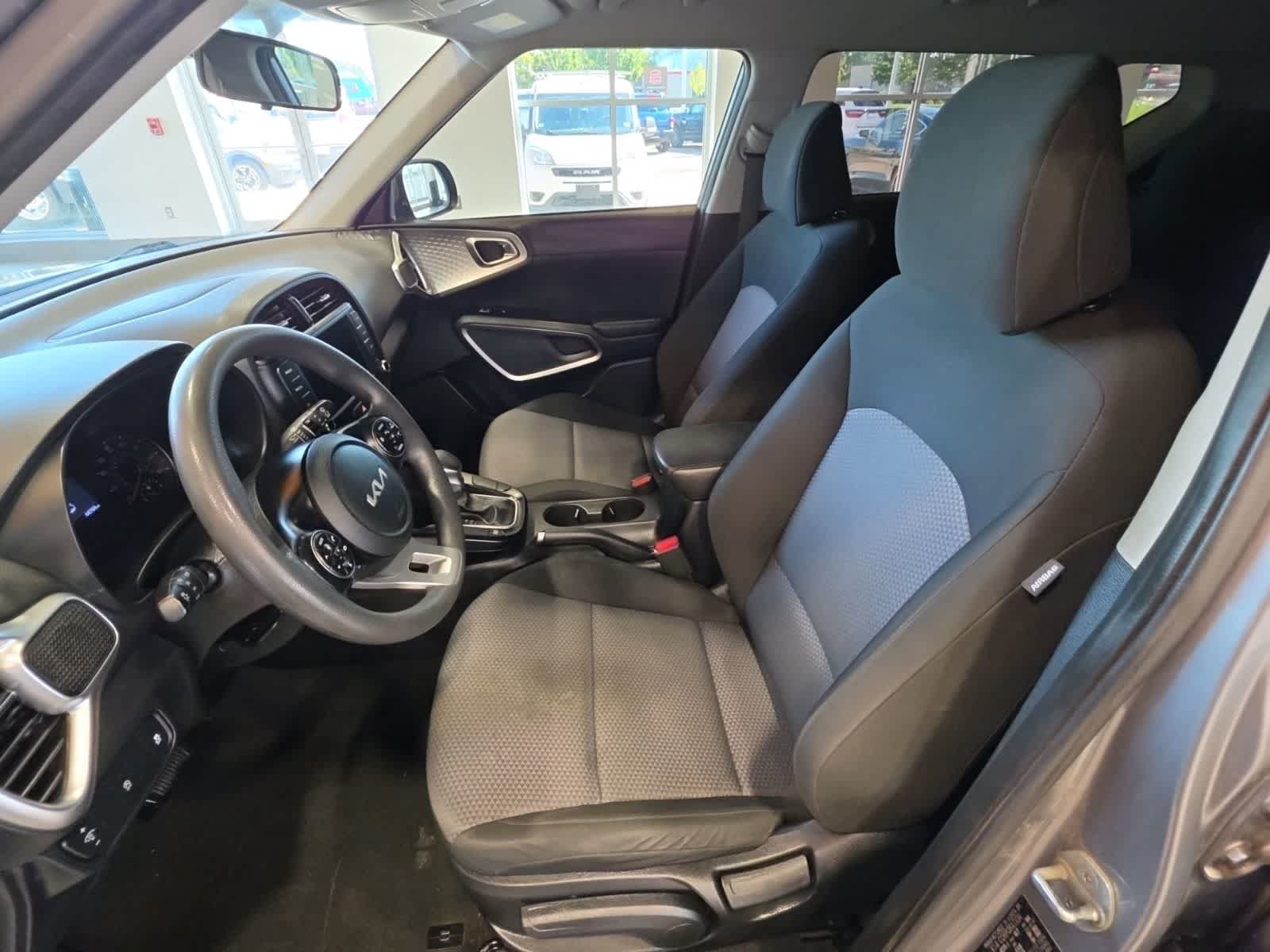 Used 2022 Kia Soul LX FWD image 18