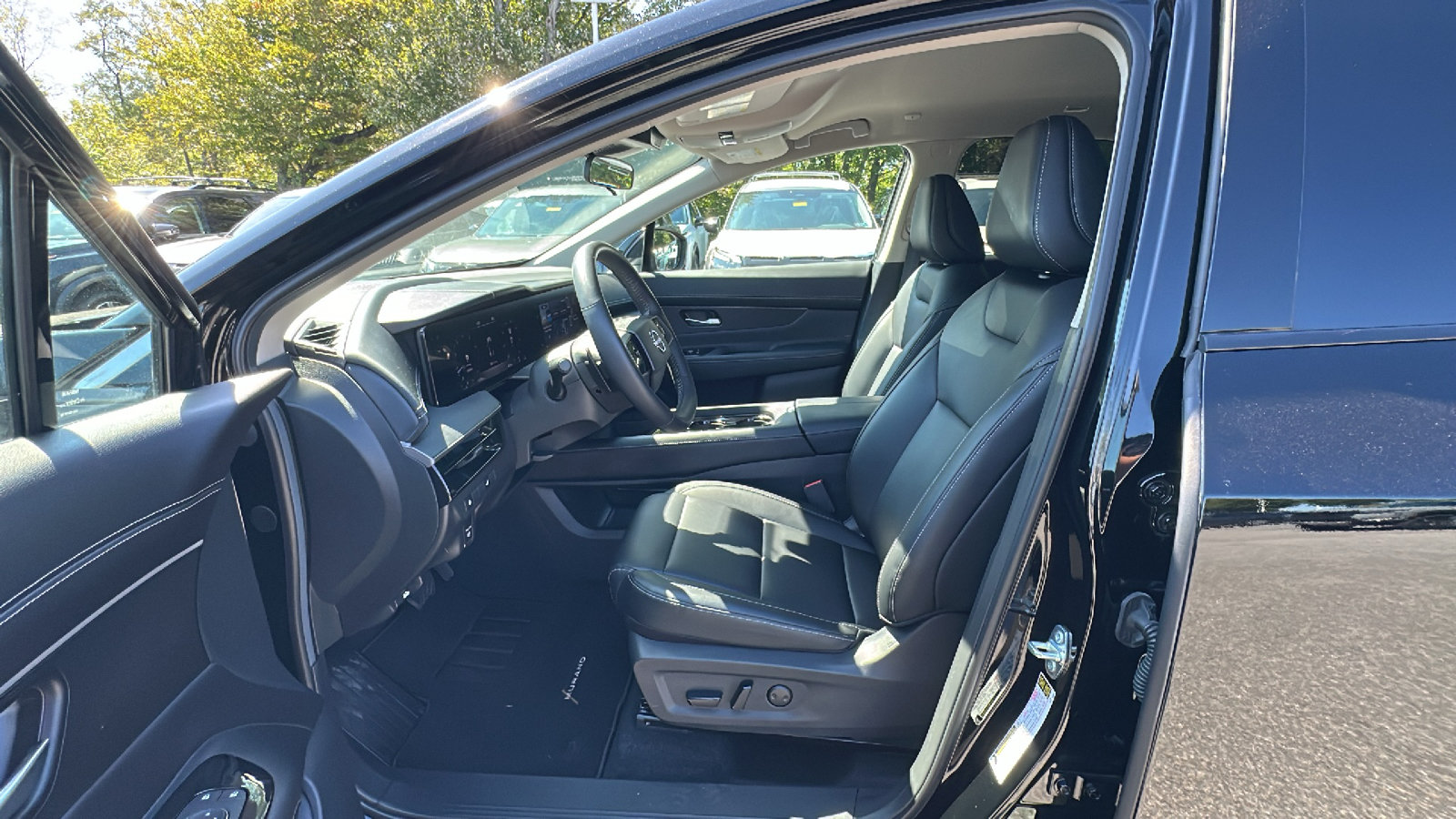 Certified 2025 Nissan Murano SV AWD/4WD image 11