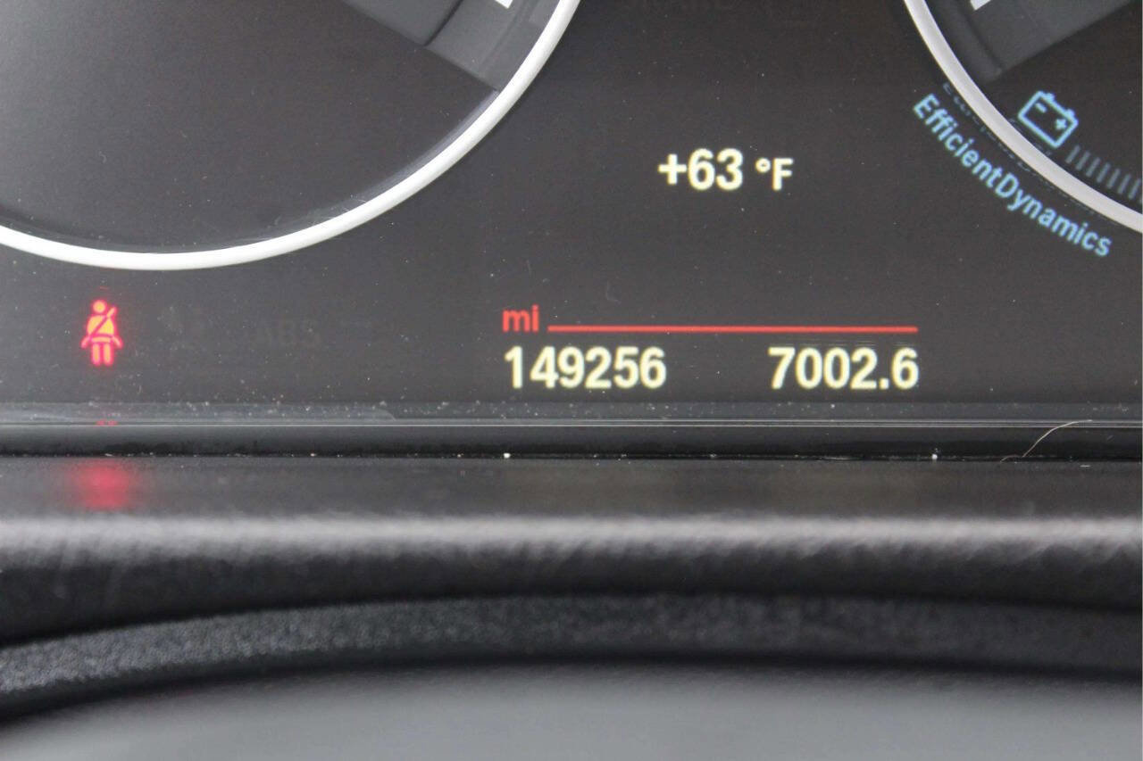 Used 2015 BMW 320i xDrive Sedan AWD/4WD image 9