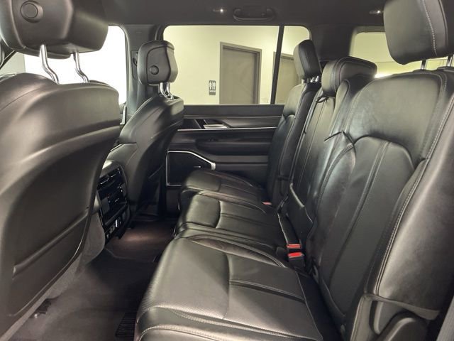 Used 2024 Jeep Wagoneer L Series II w/ Flexible Seating Group image 25