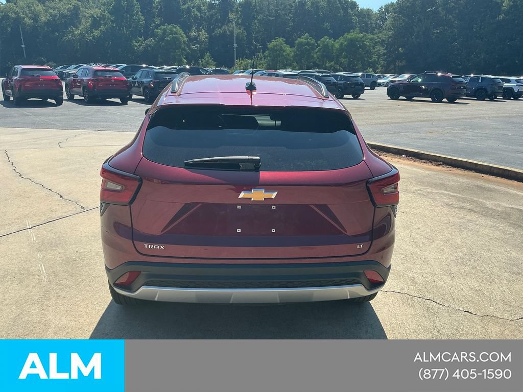 Used 2025 Chevrolet Trax LT FWD image 5
