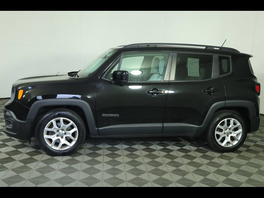 Used 2015 Jeep Renegade Latitude w/ Cold Weather Group FWD image 11