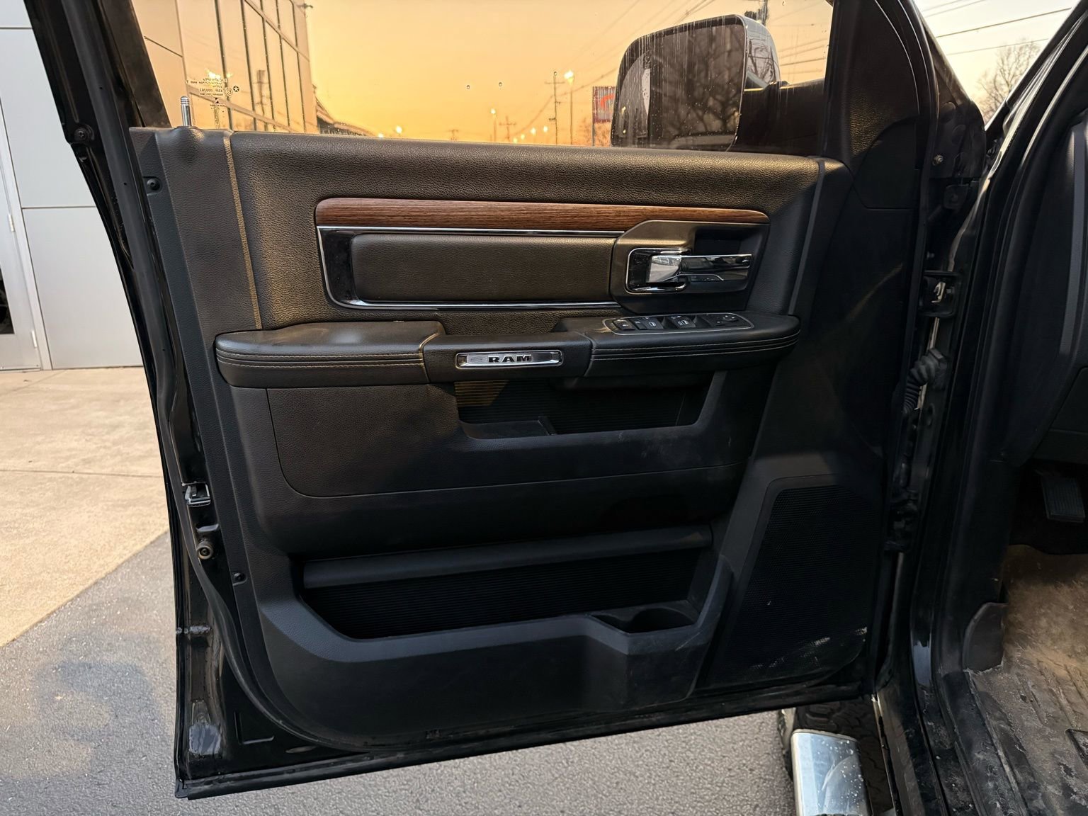 Used 2014 RAM 3500 Laramie image 40