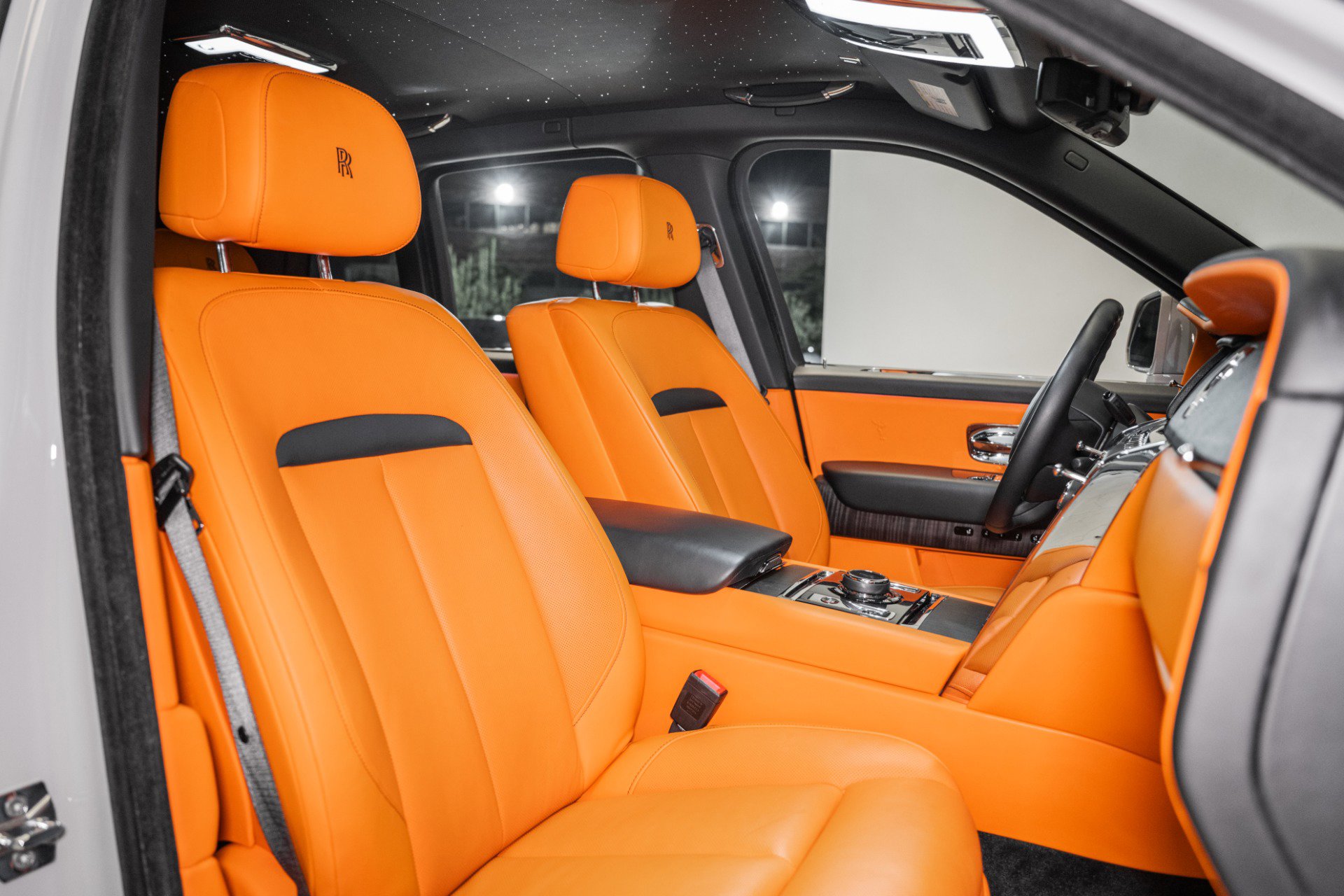 Used 2022 Rolls-Royce Cullinan w/ Dark Exterior Package image 33