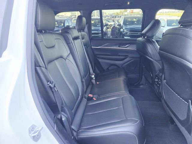 Used 2024 Jeep Grand Cherokee Limited w/ Black Appearance Package image 11