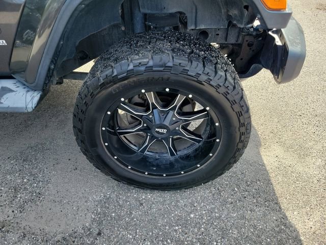 Used 2018 Jeep Wrangler Unlimited Sahara AWD/4WD image 5