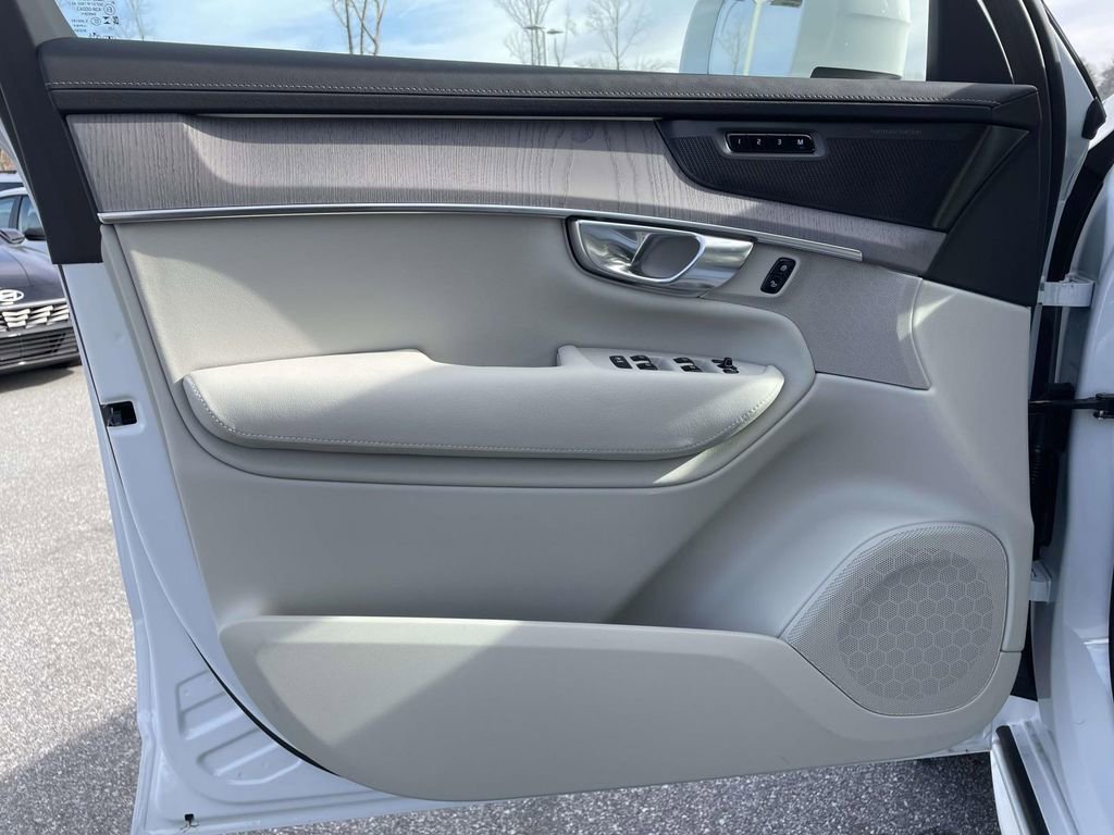 New 2026 Volvo XC90 B6 Ultra w/ Protection Package image 5