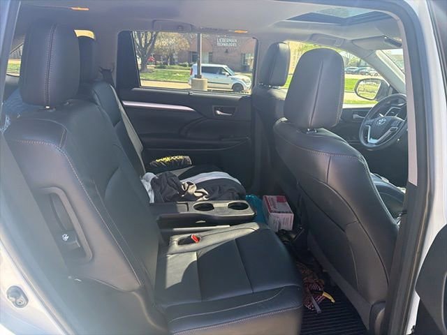 Used 2018 Toyota Highlander XLE image 13