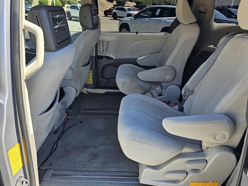 Used 2012 Toyota Sienna LE w/ Preferred Pkg image 26