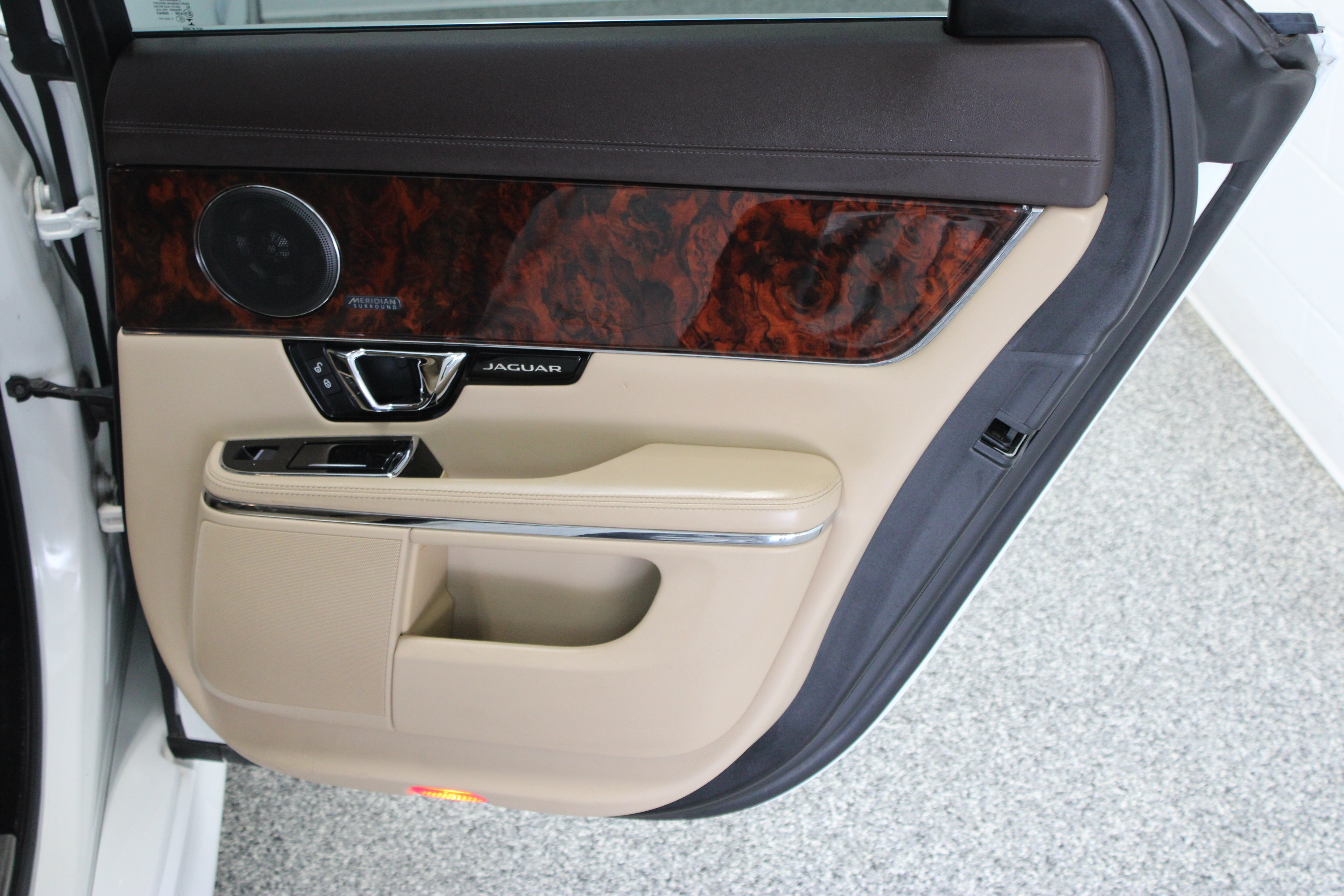 Used 2016 Jaguar XJ R-Sport RWD image 36