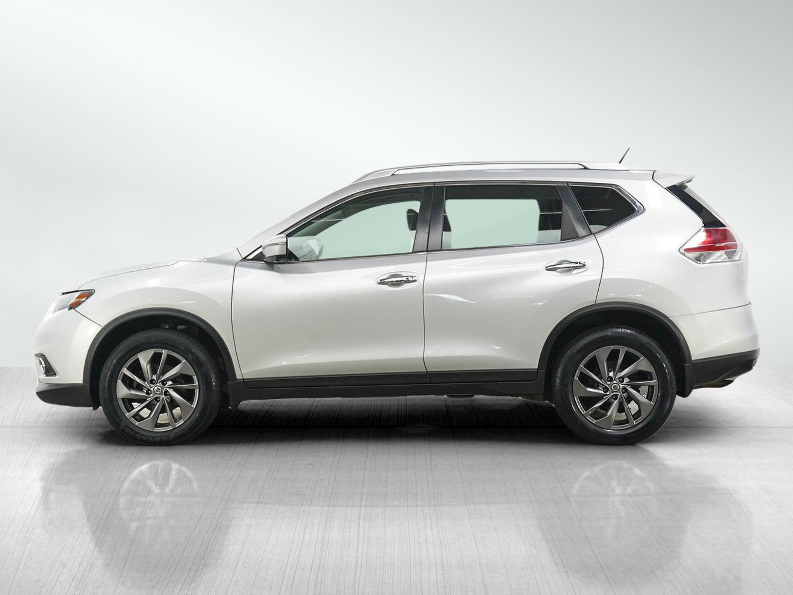 Used 2016 Nissan Rogue SL AWD/4WD image 2